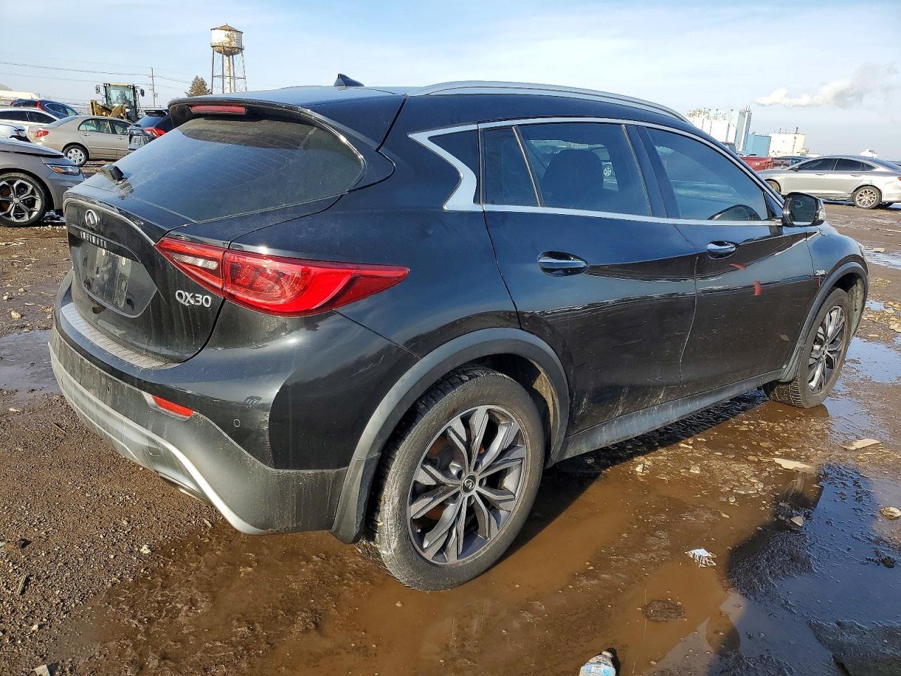 2017 Infiniti Qx30 - Image 3