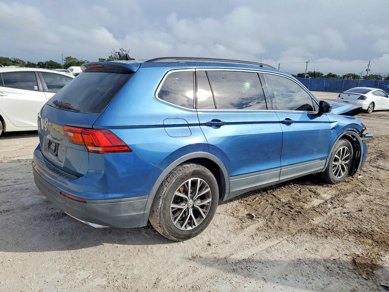 2019 Volkswagen Tiguan Se - Image 3