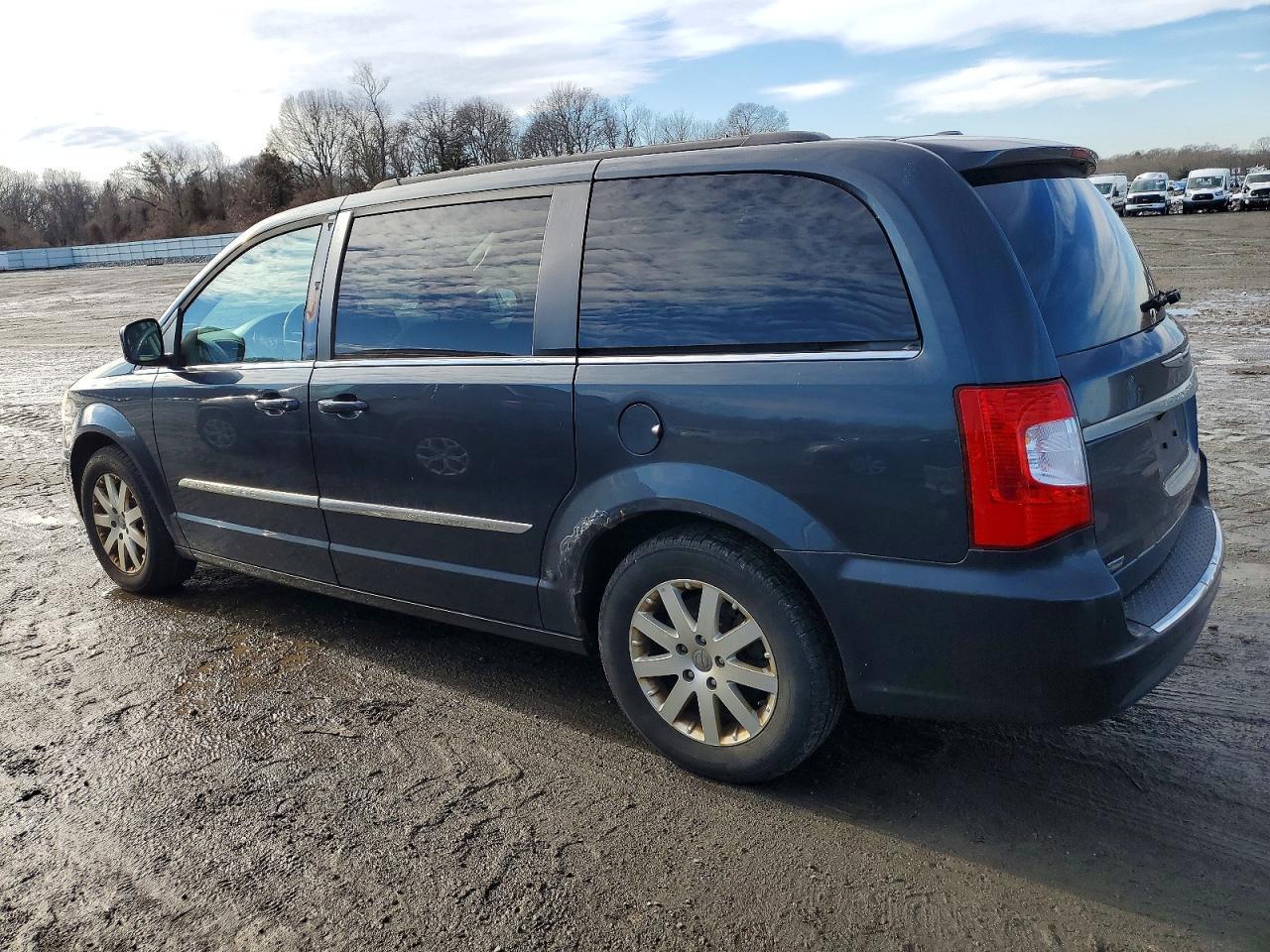 2014 Chrysler Town & Country Touring - Фото 2