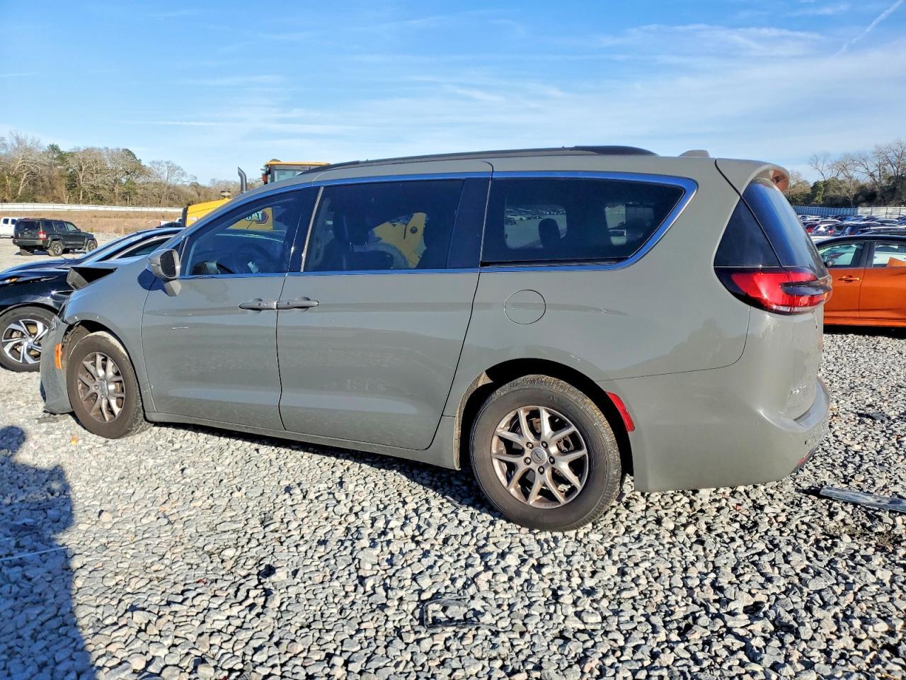 2022 Chrysler Pacifica Touring L - Фото 2
