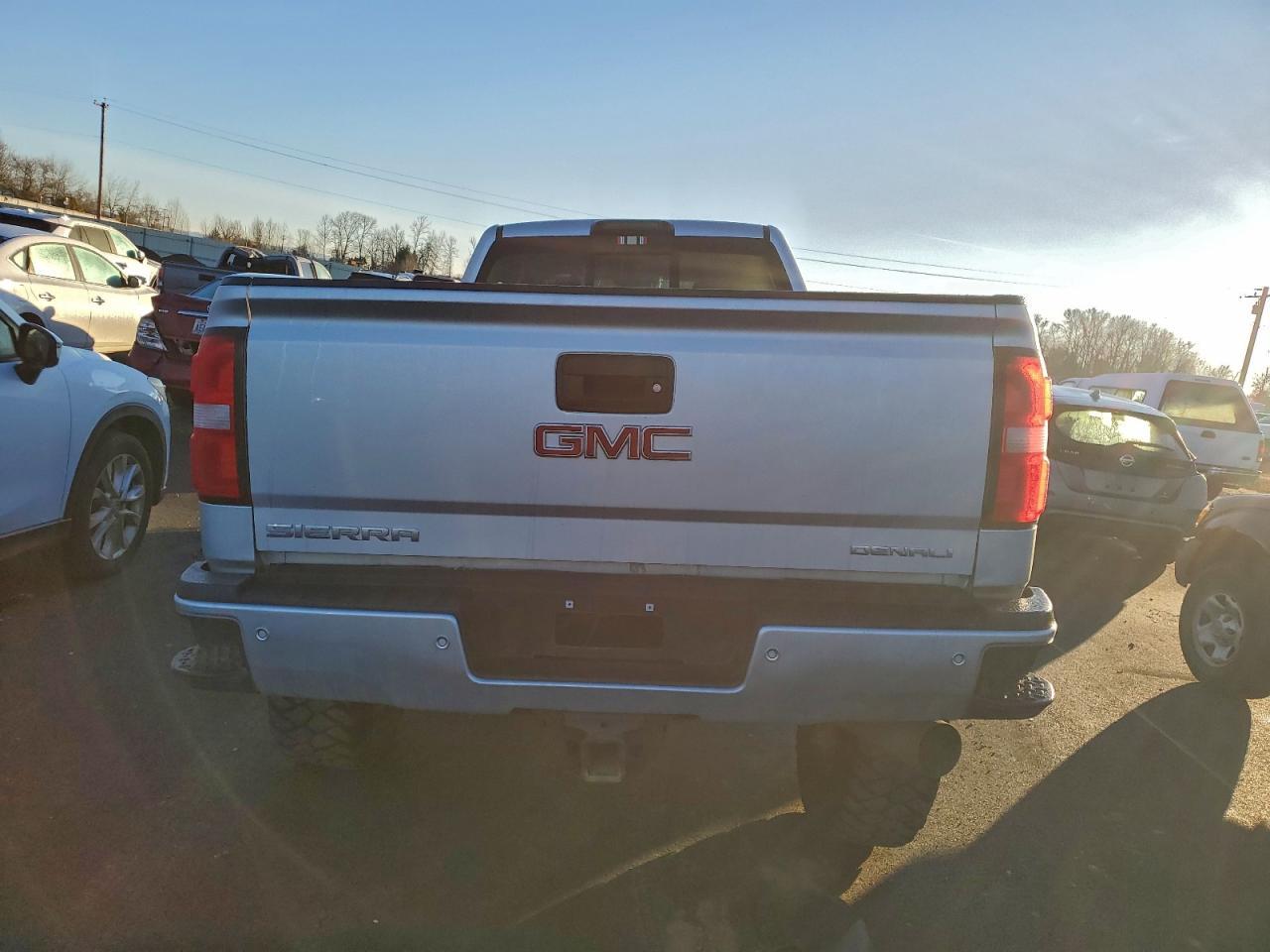 2019 GMC Sierra K3500 Denali - Фото 6