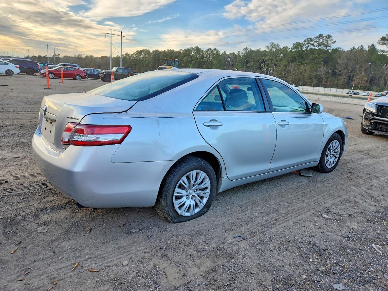 2011 Toyota Camry Base - Фото 3