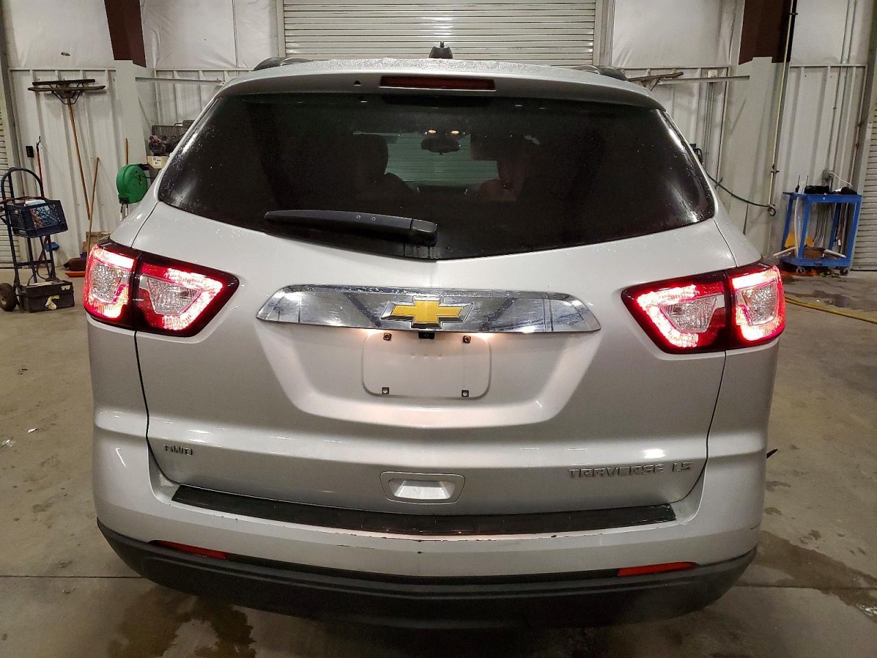 2016 Chevrolet Traverse Ls - Фото 6