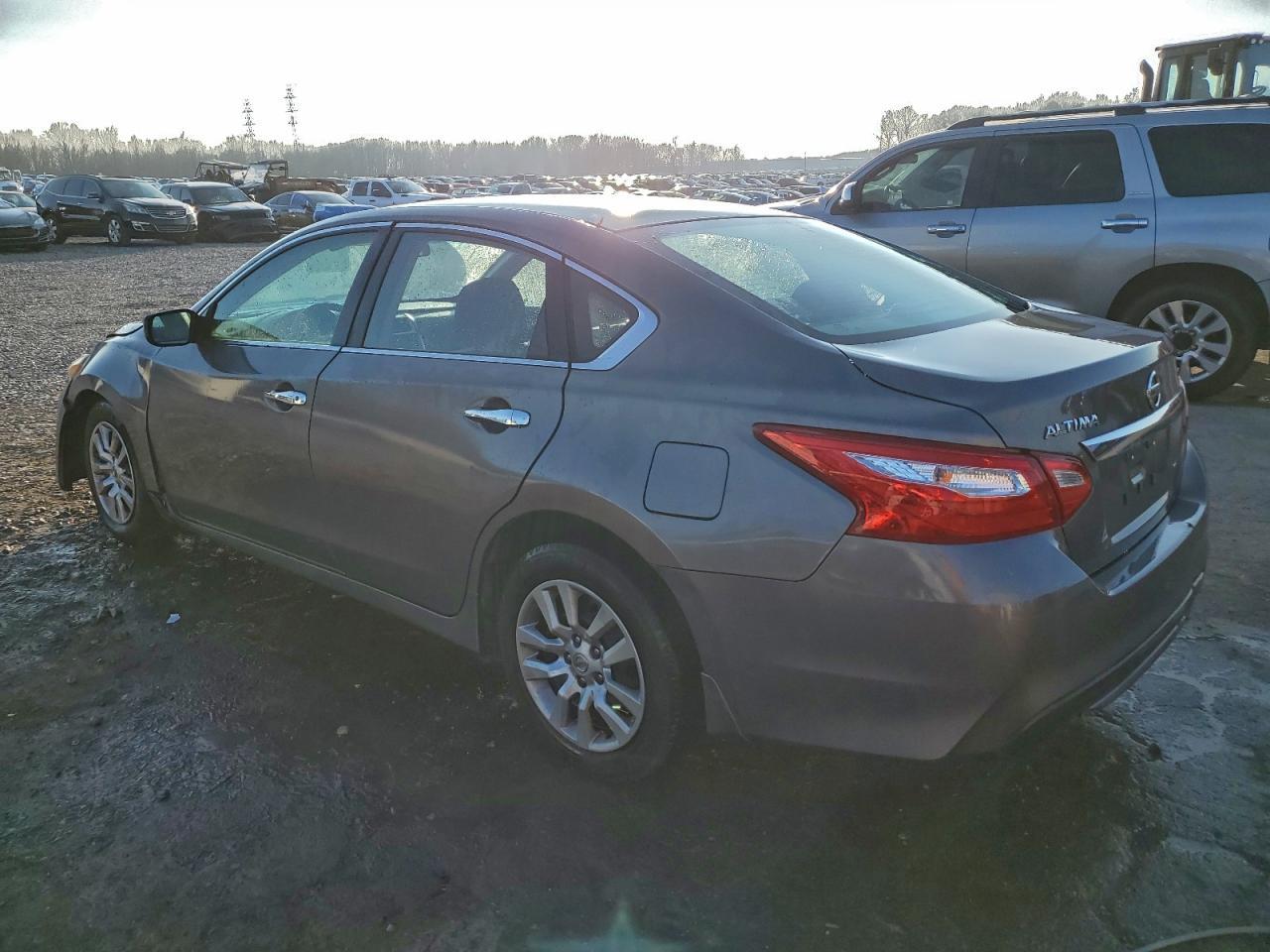 2016 Nissan Altima 2.5 - Фото 2