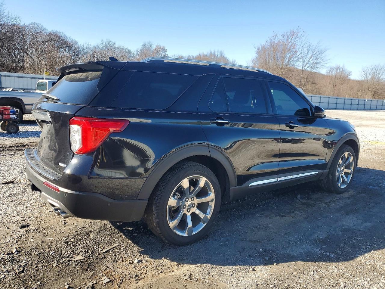2020 Ford Explorer Platinum - Image 3