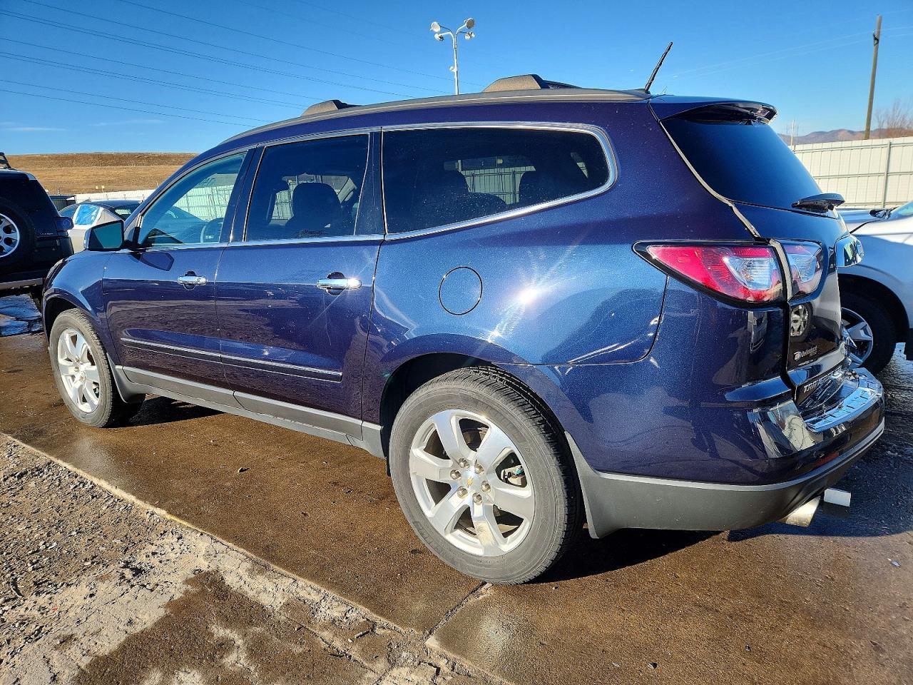 2017 Chevrolet Traverse Premier - Фото 2