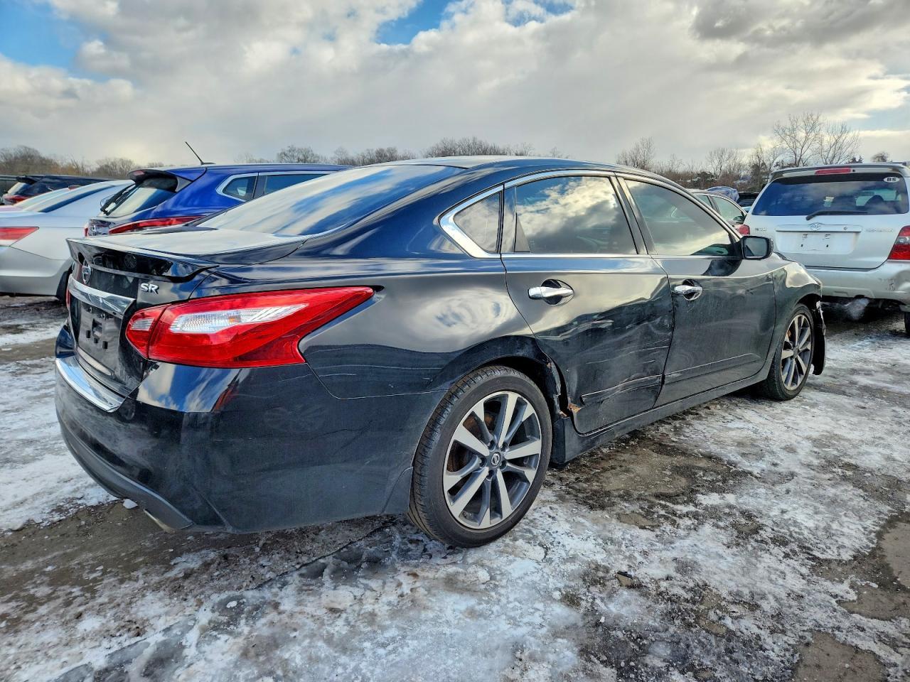 2016 Nissan Altima 2.5 - Image 3
