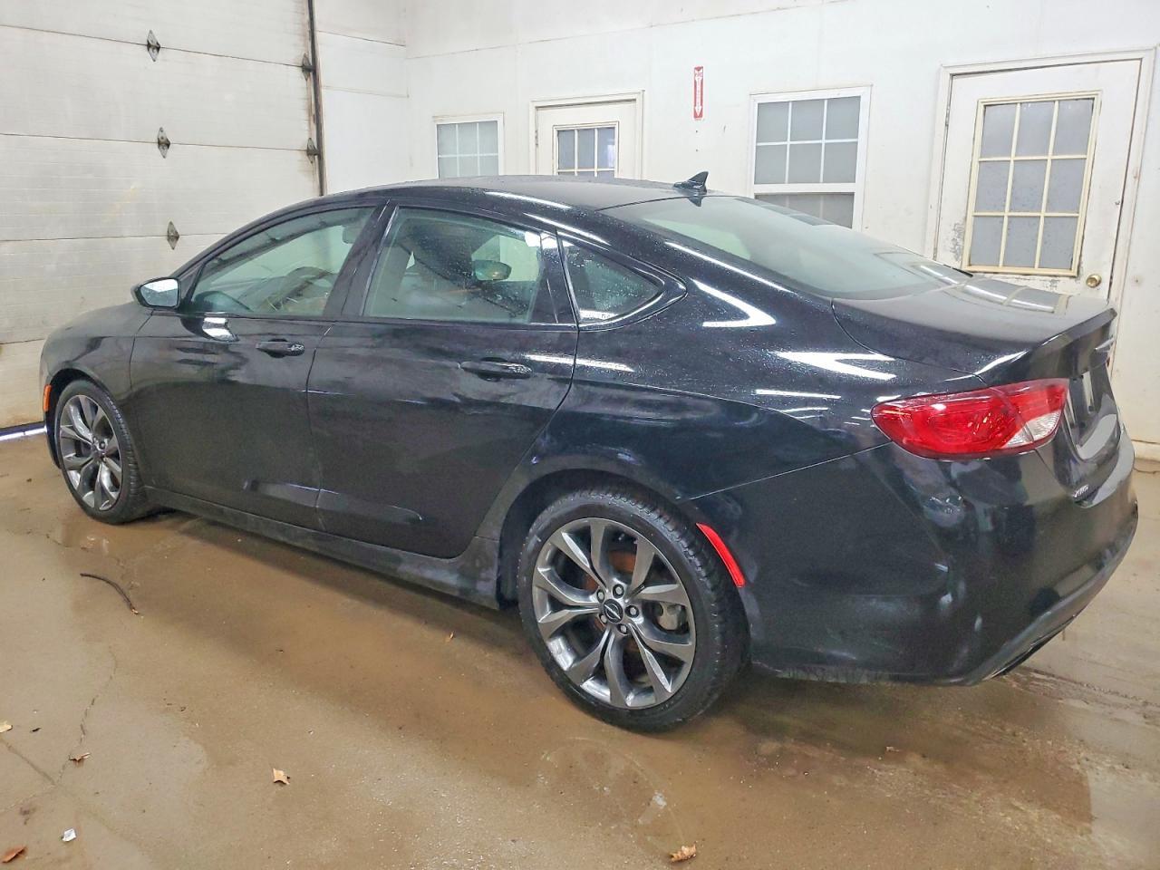 2015 Chrysler 200 S - Фото 2