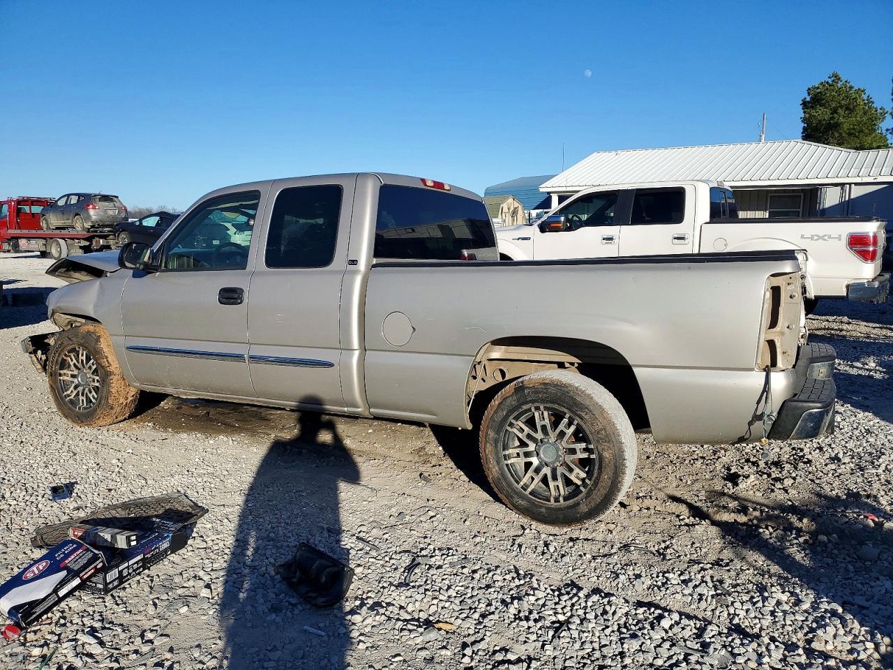 2006 GMC New Sierra C1500 - Image 2