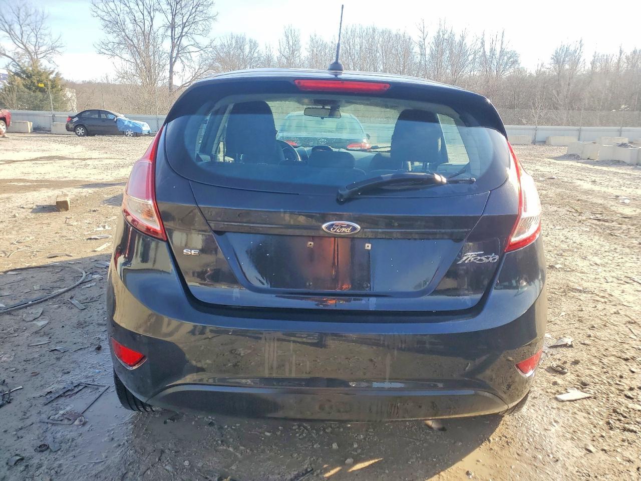 2015 Ford Fiesta Se - Фото 6