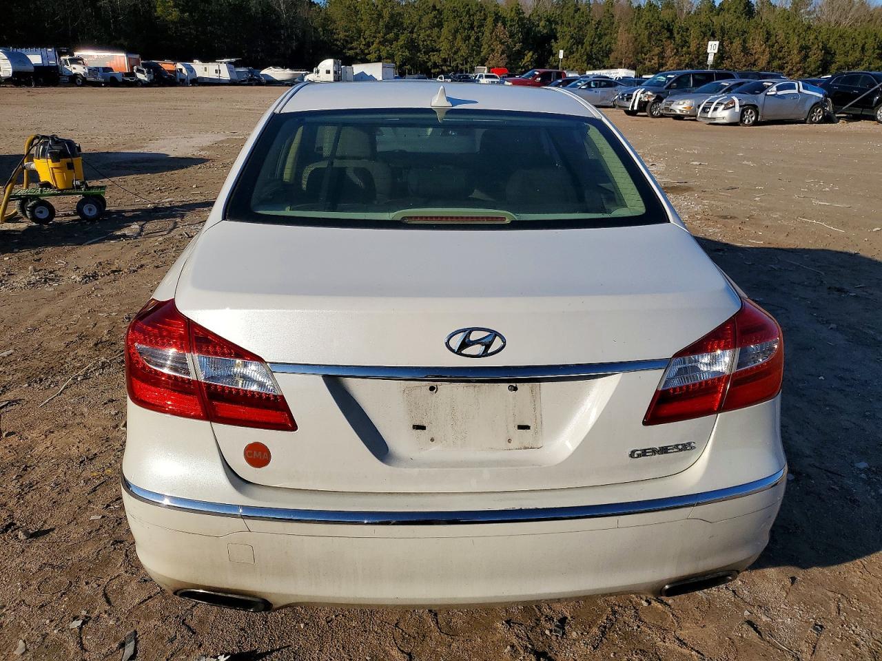2013 Hyundai Genesis 3.8L - Image 6