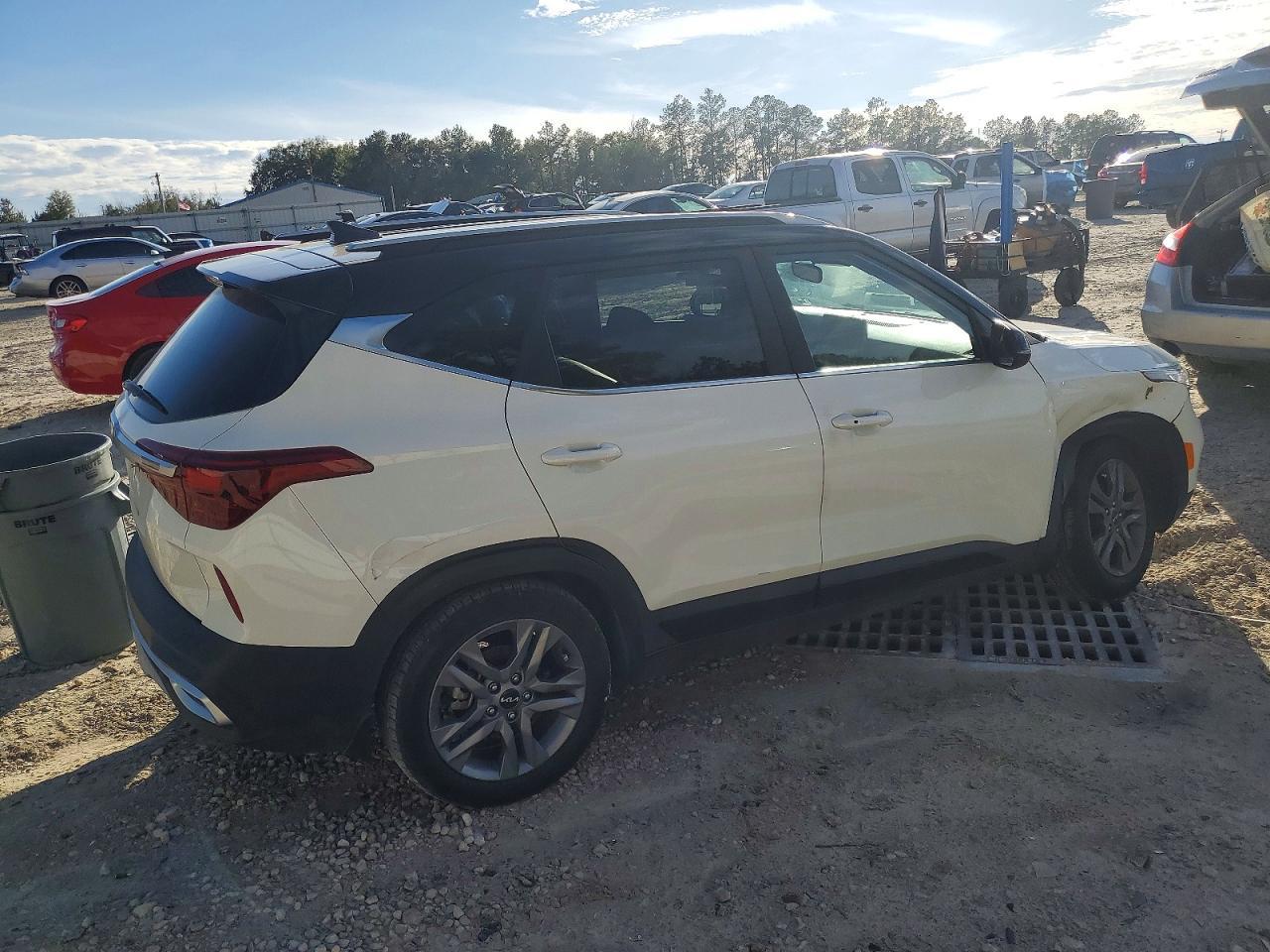 2022 Kia Seltos S - Image 3