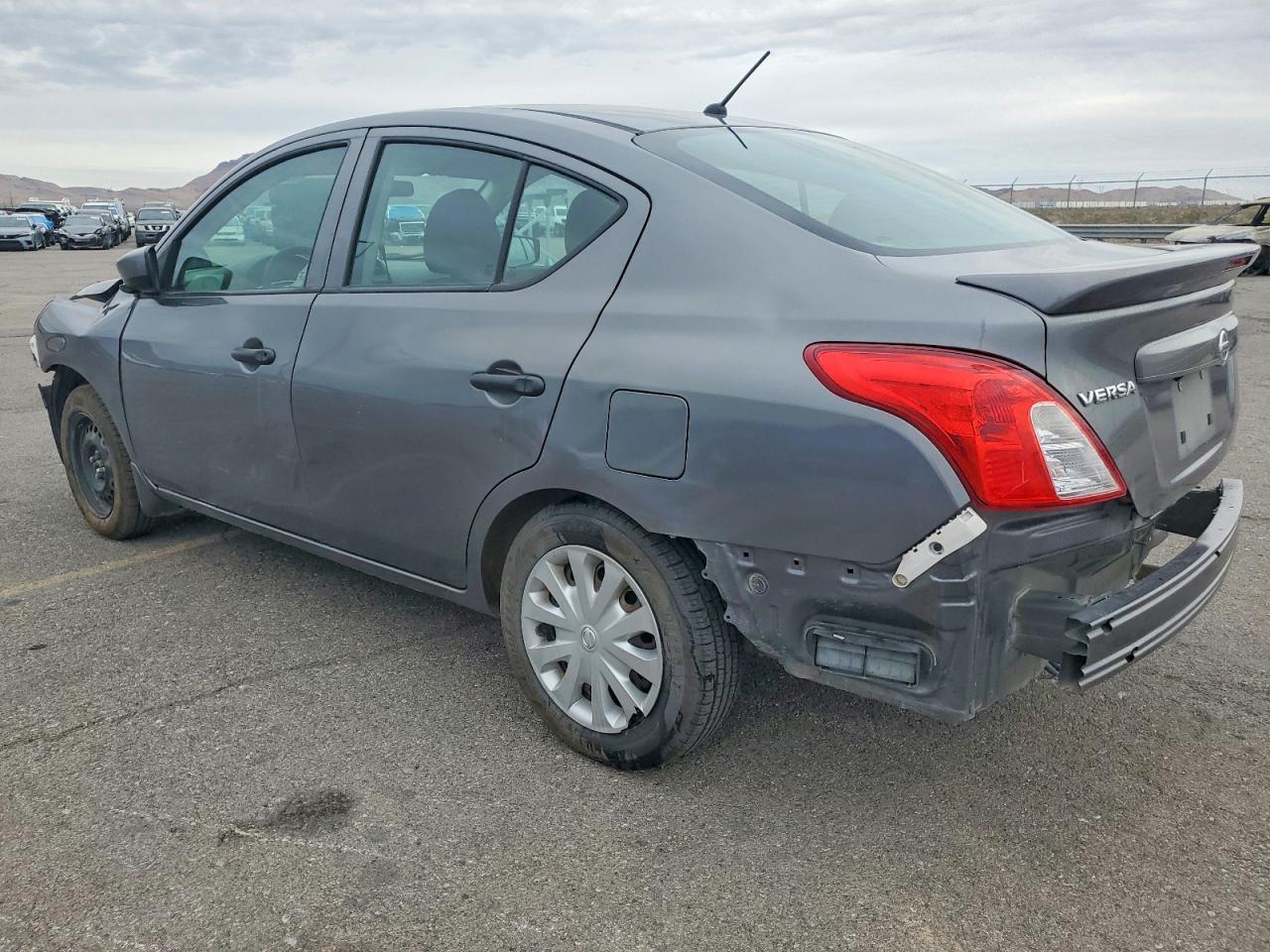 2018 Nissan Versa S - Фото 2
