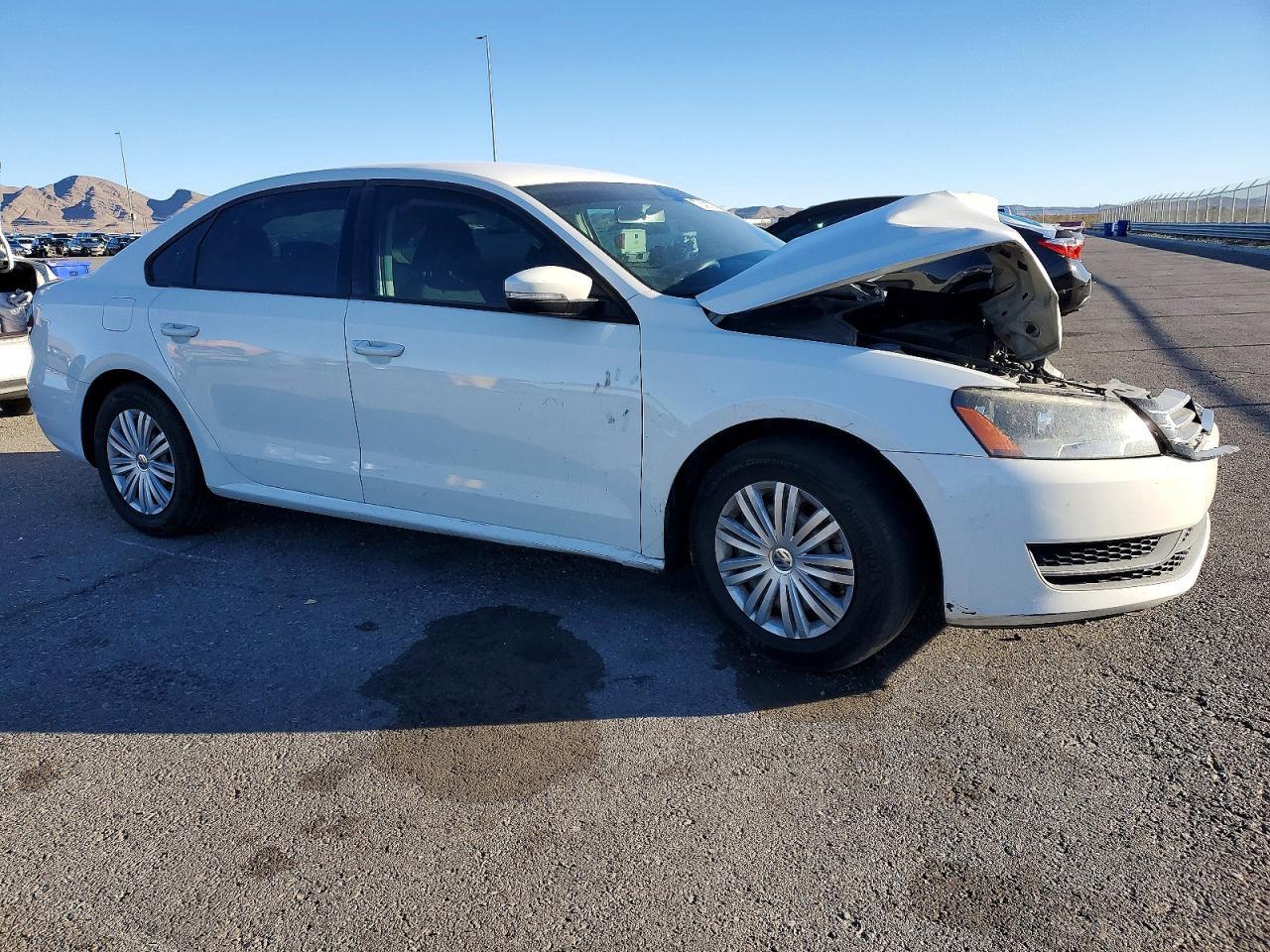 2015 Volkswagen Passat S - Image 4