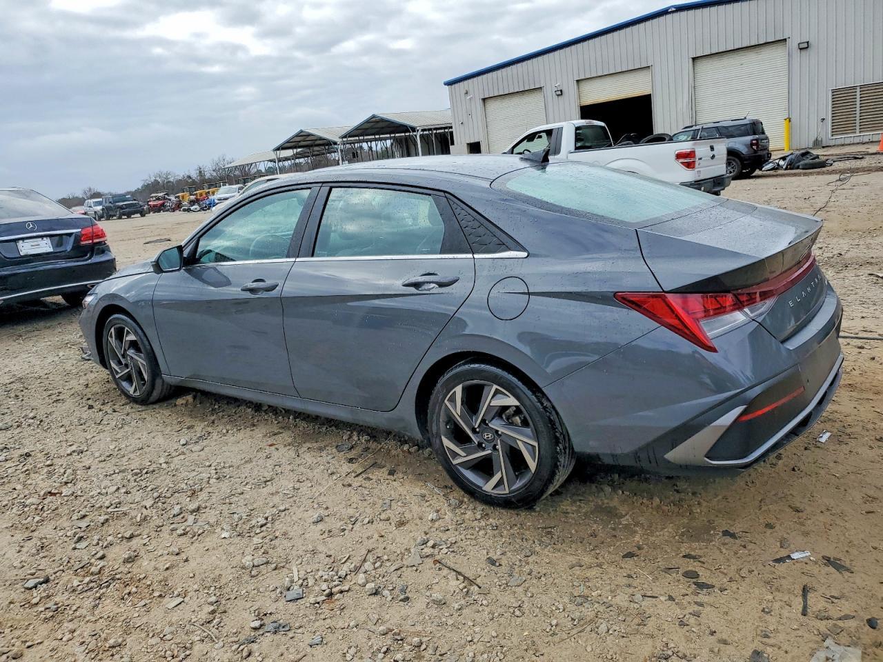 2024 Hyundai Elantra Limited - Image 2