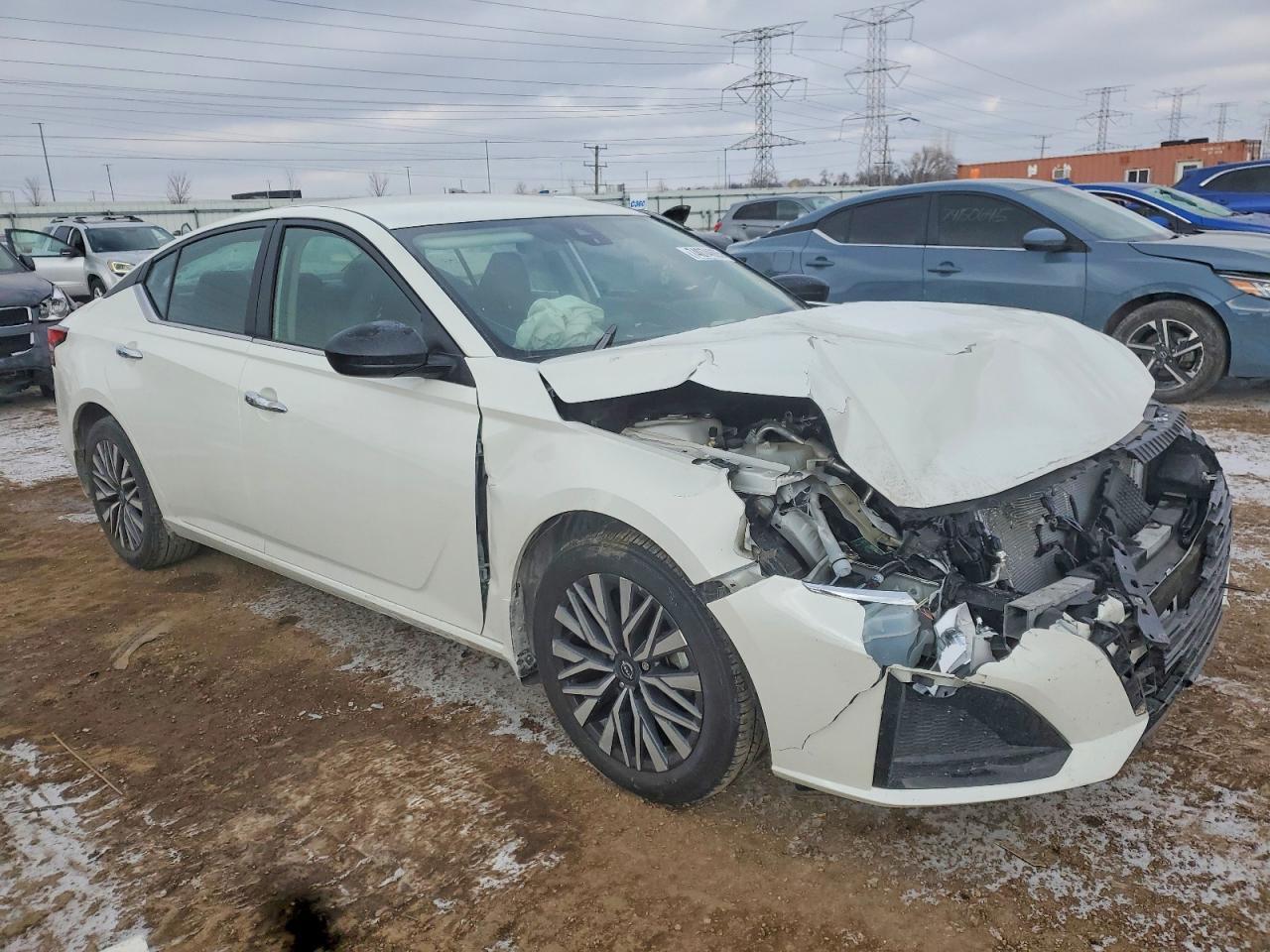 2024 Niss Altima - Image 4