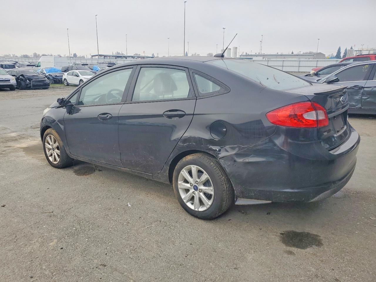 2013 Ford Fiesta Se - Фото 2