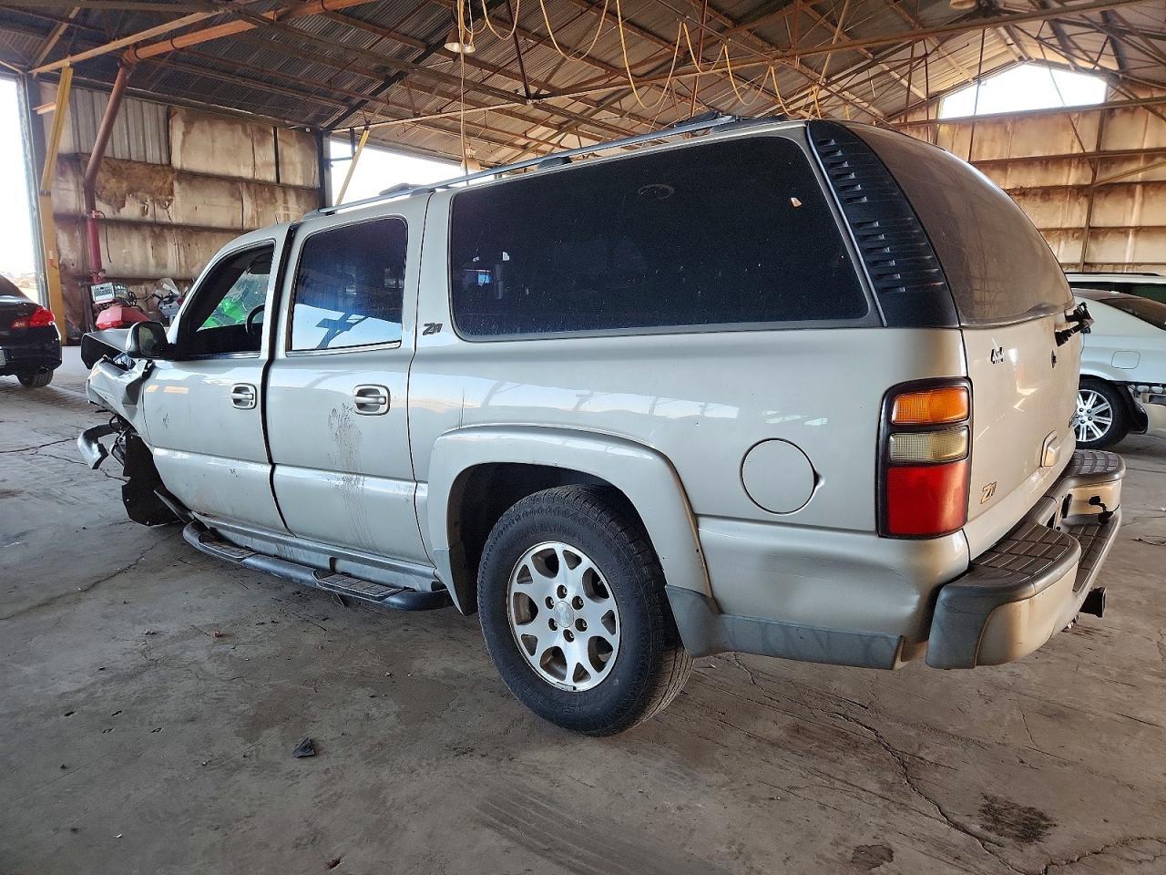 2004 Chevrolet Suburban K1500 - Фото 2