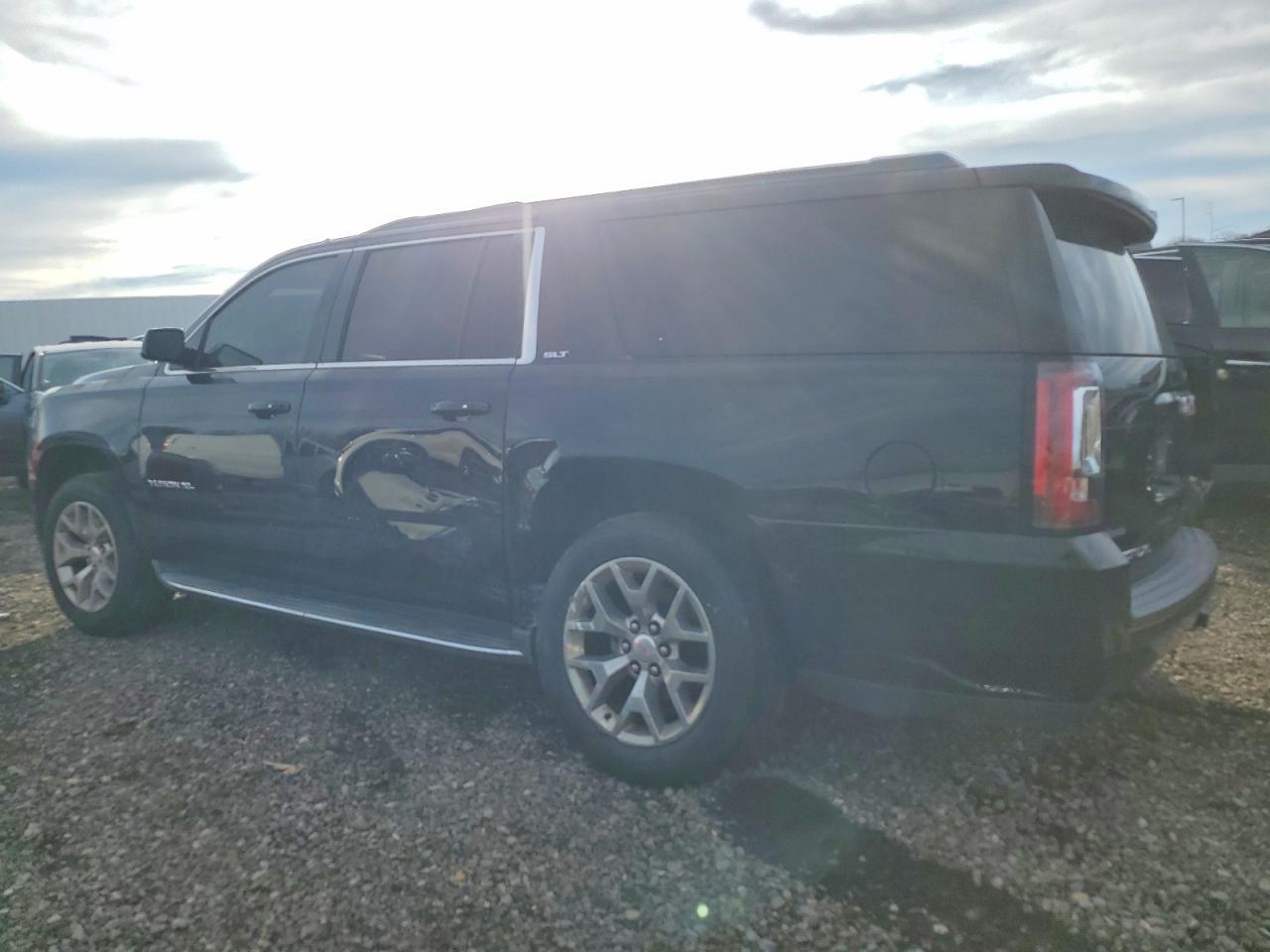 2016 GMC Yukon Xl C1500 Slt - Image 2