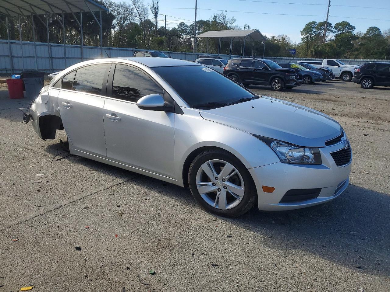 2014 Chev Cruze - Фото 4