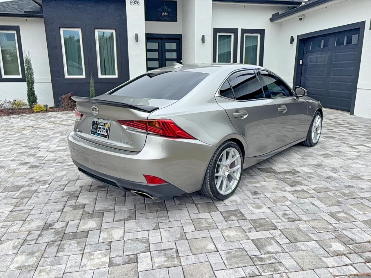 2017 Lexus Is 350 - Фото 4