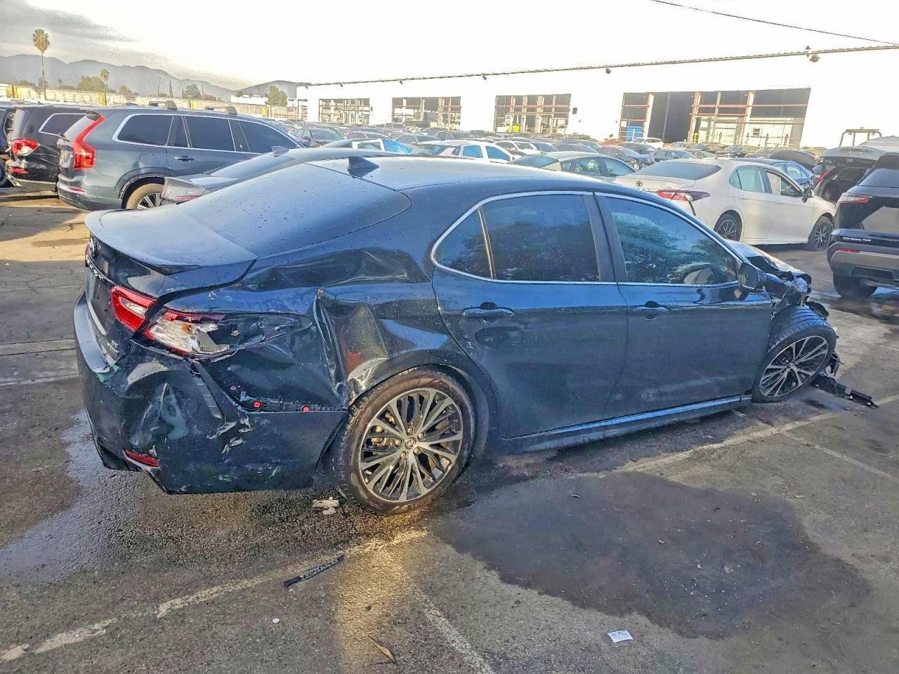 2019 Toyota Camry Hybrid - Фото 3