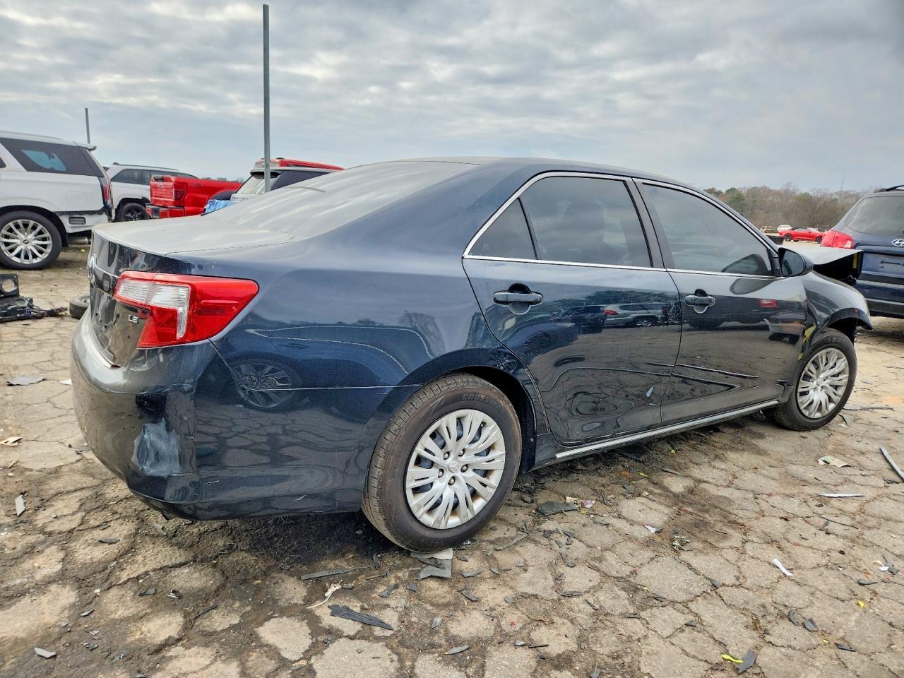 2014 Toyota Camry - Фото 3