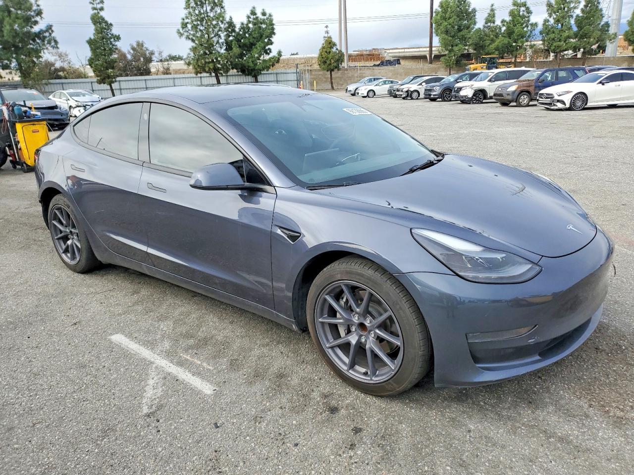 2023 Tesla Model 3 - Фото 4