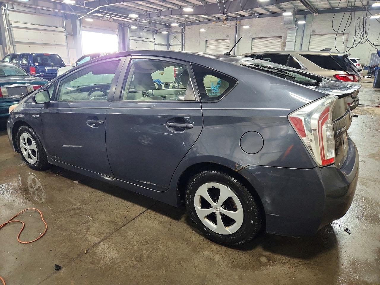2013 Toyota Prius - Фото 2