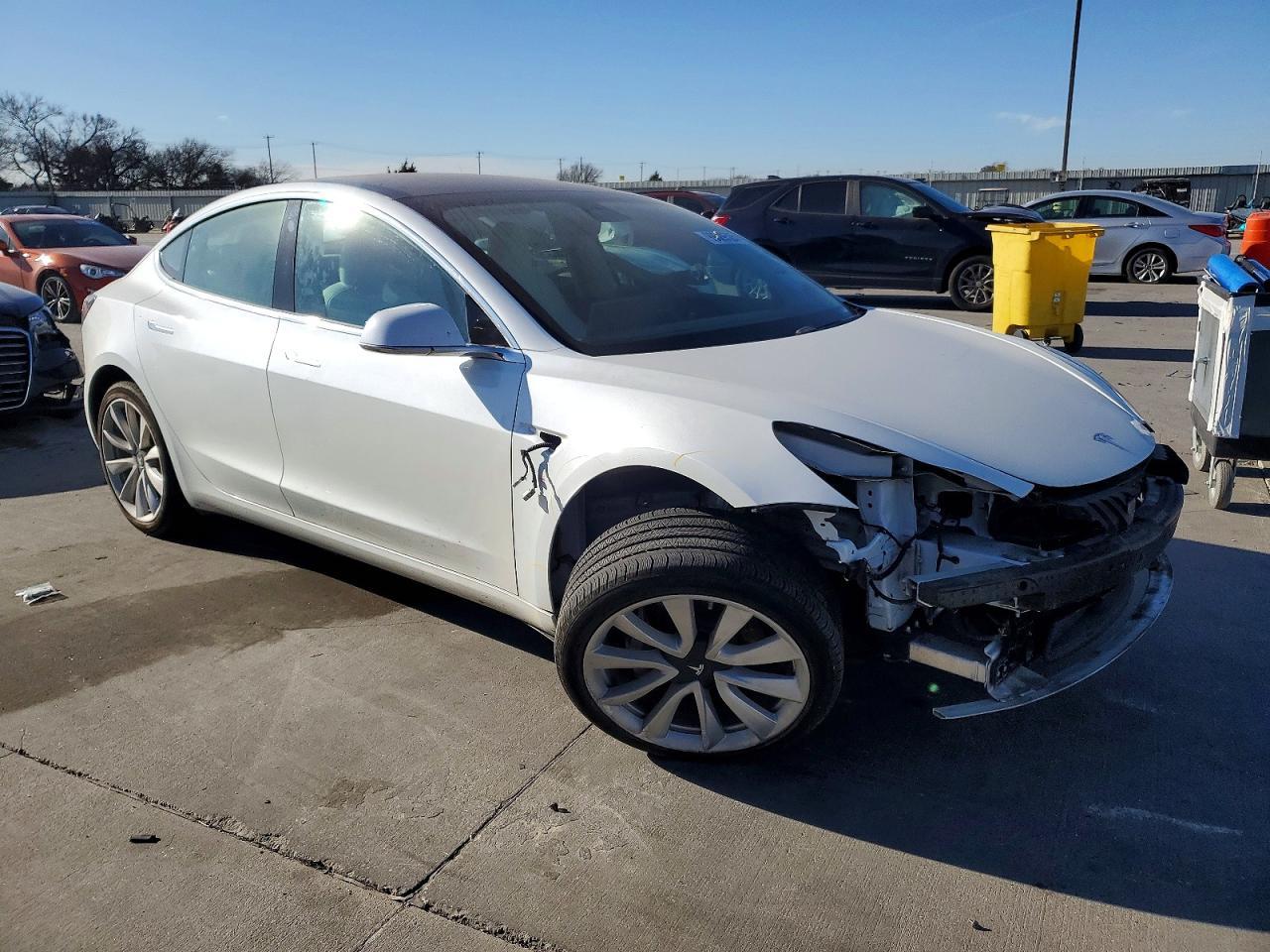 2020 Tesla Model 3 - Фото 4