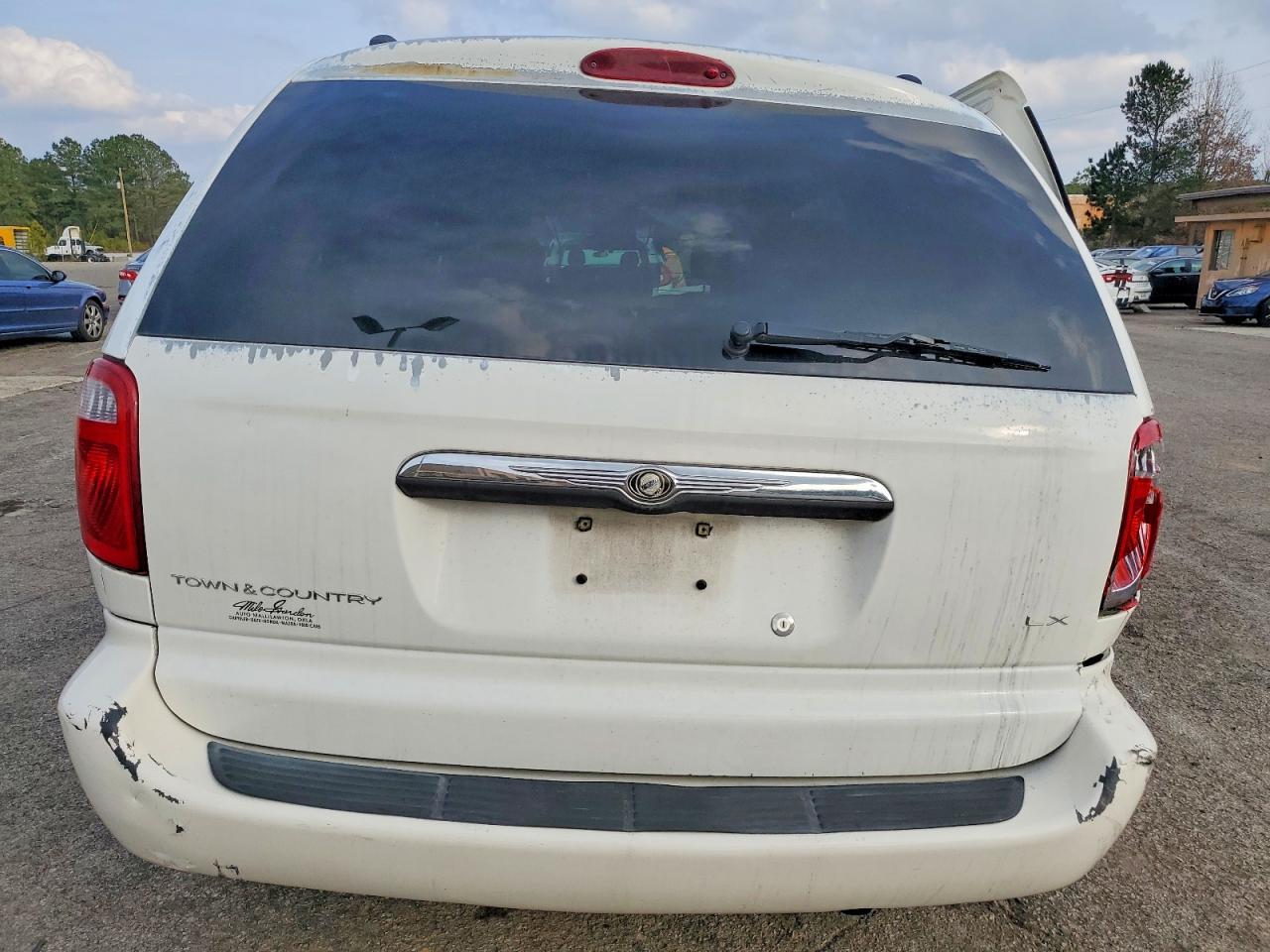 2004 Chrysler Town & Country Lx - Image 6