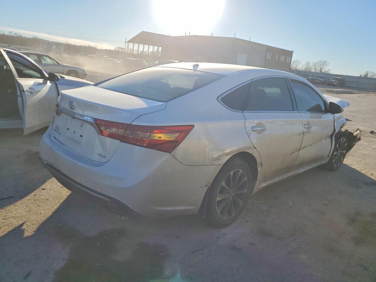 2016 Toyota Avalon Xle - Фото 3