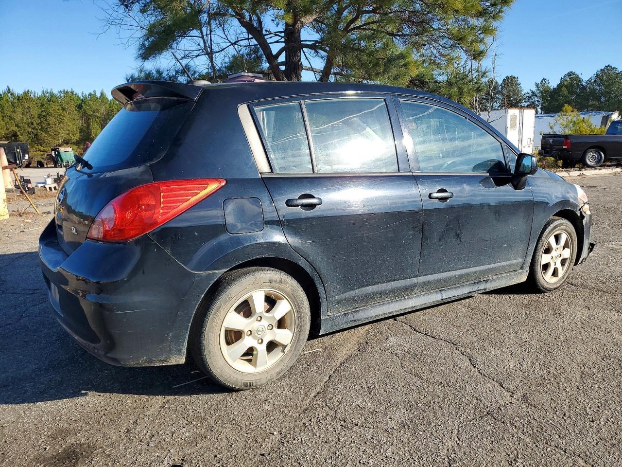 2010 Nissan Versa S - Фото 3