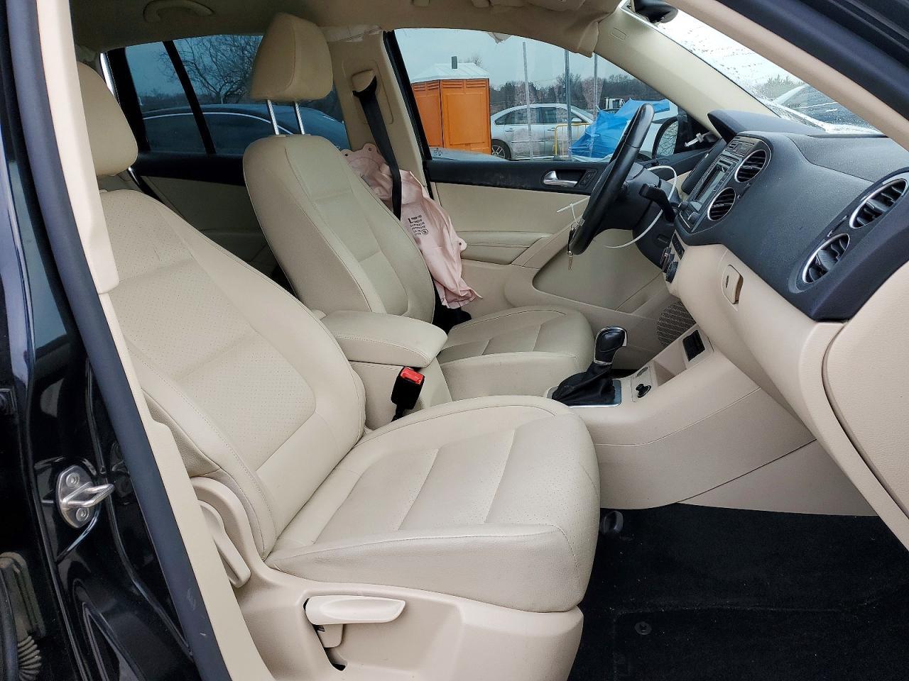 2016 Volkswagen Tiguan S - Фото 7