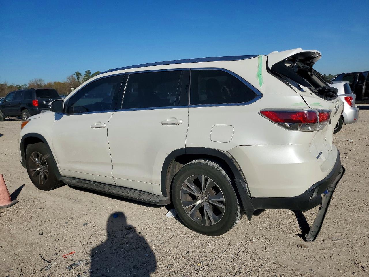 2016 Toyota Highlander Xle - Image 2