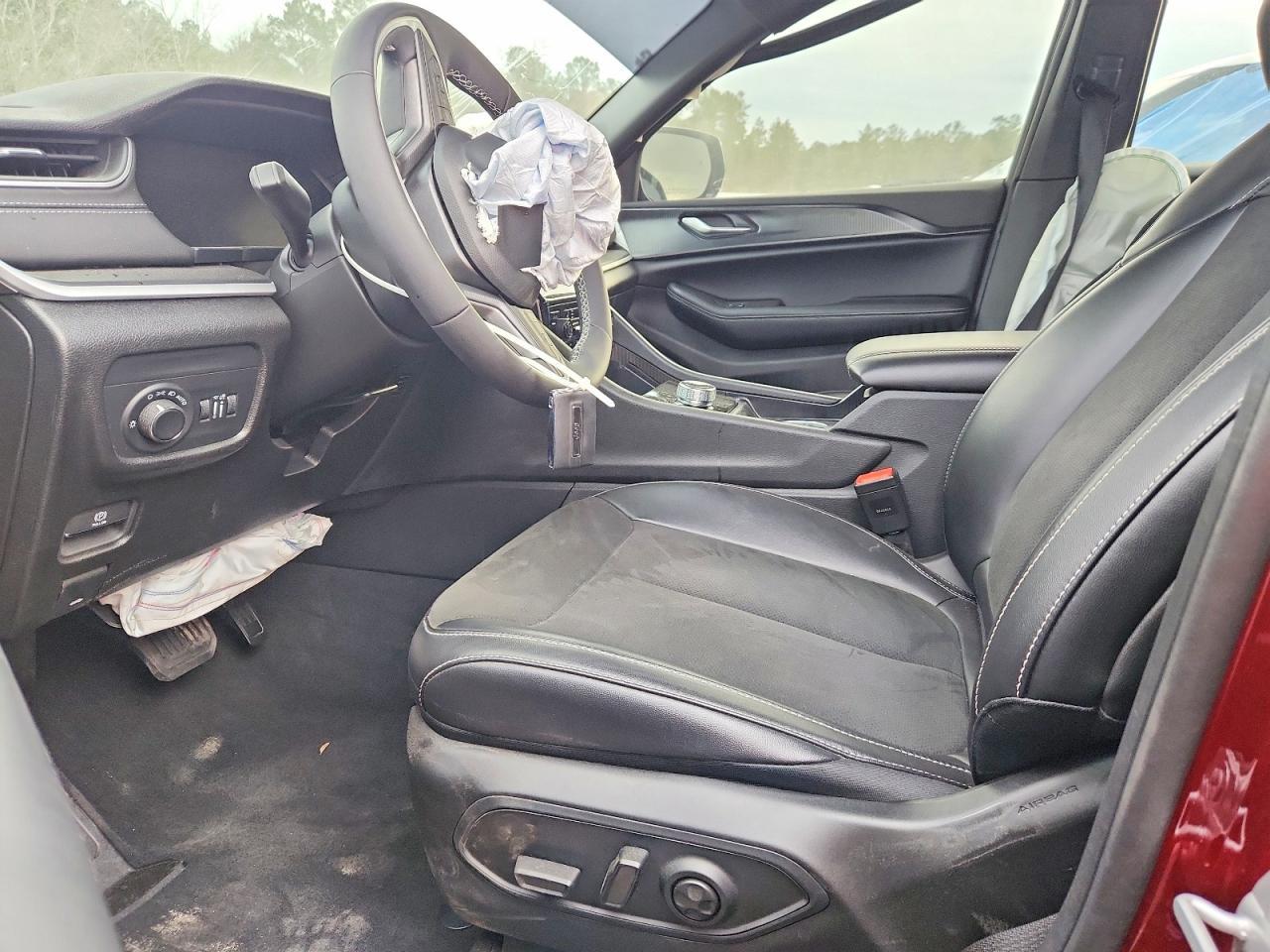 2025 Jeep Grand Cherokee L Laredo - Image 7