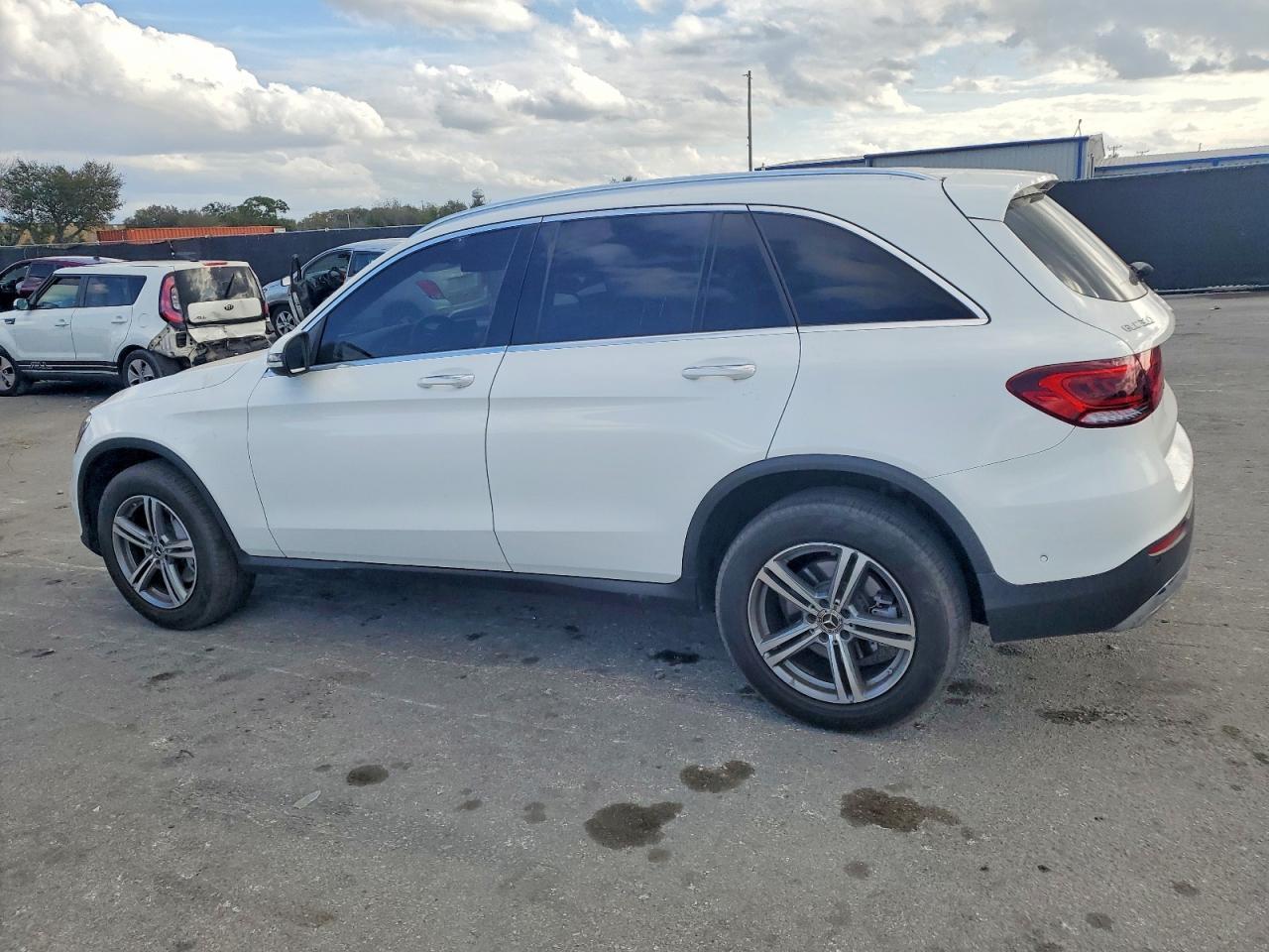 2021 Mercedes-Benz Glc 300 - Image 2