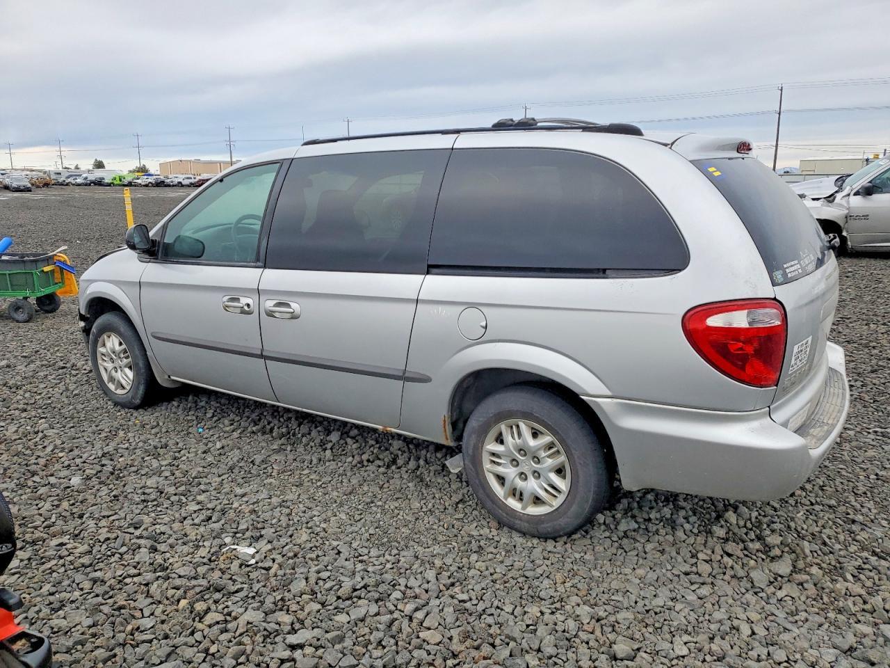 2002 Dodge Grand Caravan Sport - Фото 2