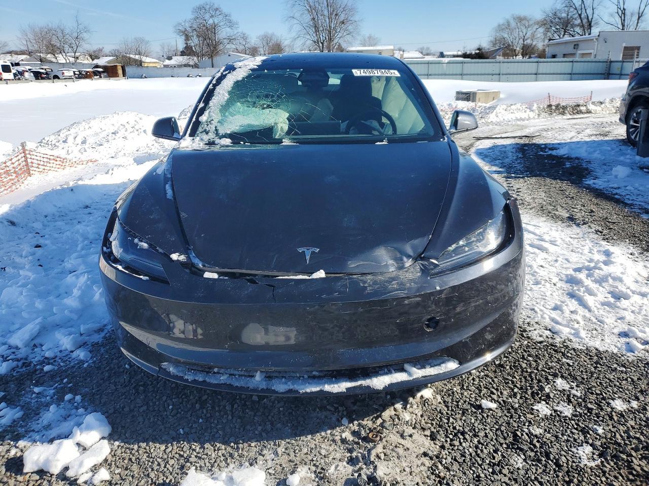 2025 Tesla Model 3 - Фото 5