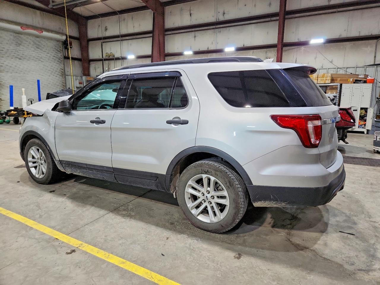 2017 Ford Explorer - Фото 2