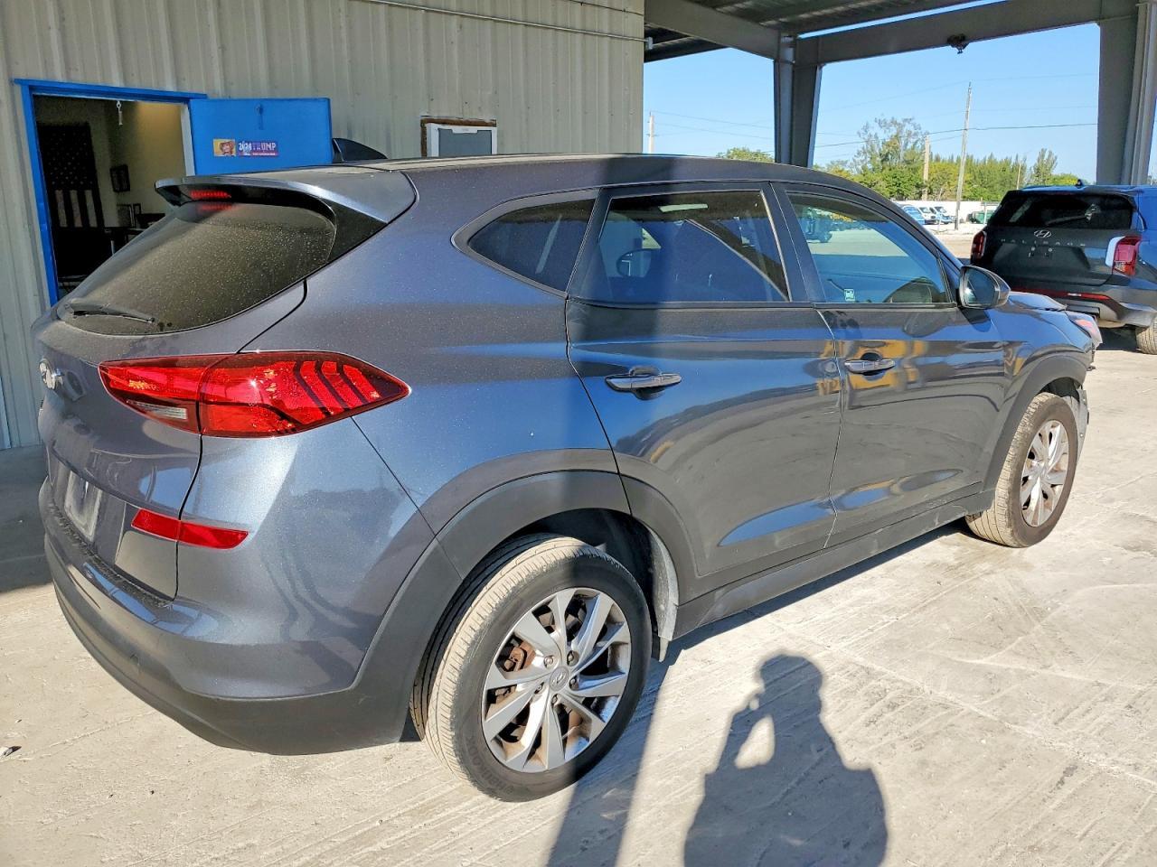 2021 Hyundai Tucson Se - Image 3