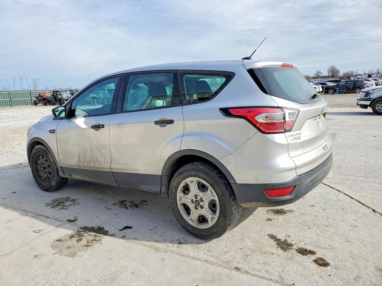 2017 Ford Escape S - Фото 2