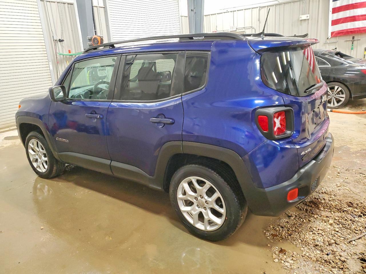 2018 Jeep Renegade Latitude - Image 2