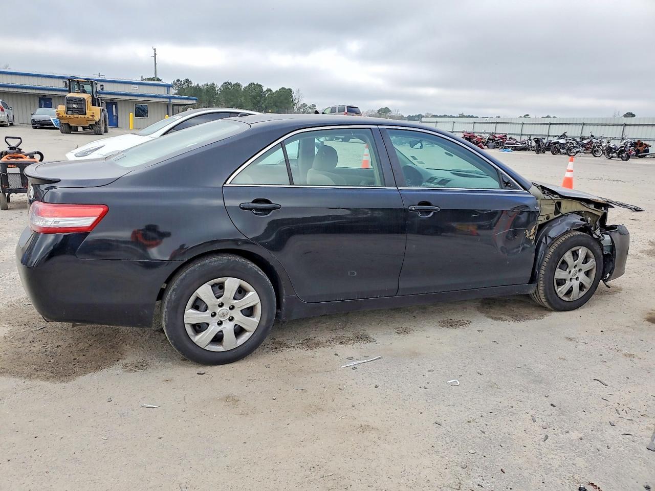 2011 Toyota Camry Base - Фото 3