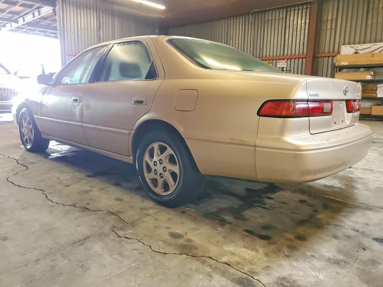 1998 Toyota Camry Le - Фото 2