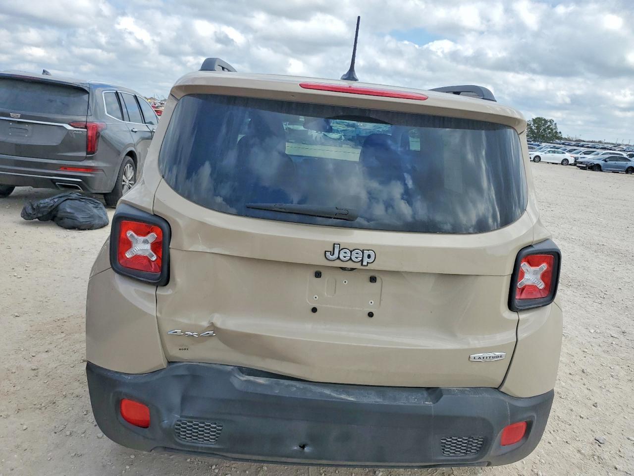 2016 Jeep Renegade Latitude - Image 6