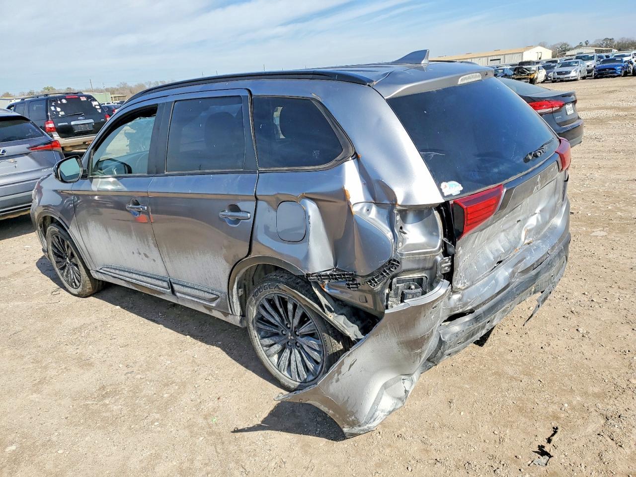 2020 Mitsubishi Outlander Se - Image 2