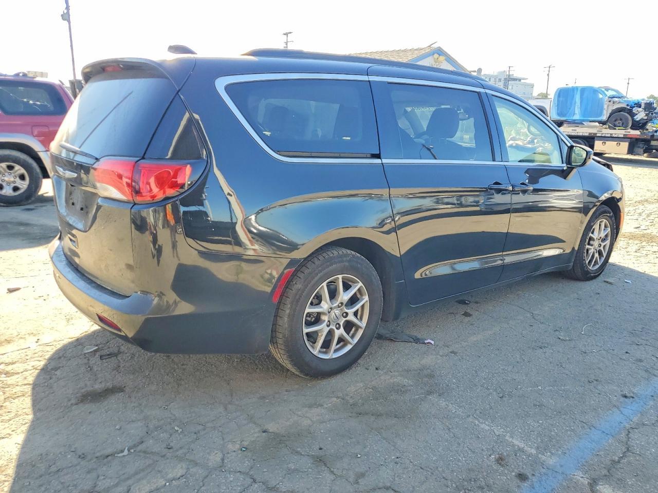 2021 Chrysler Voyager Lxi - Image 3