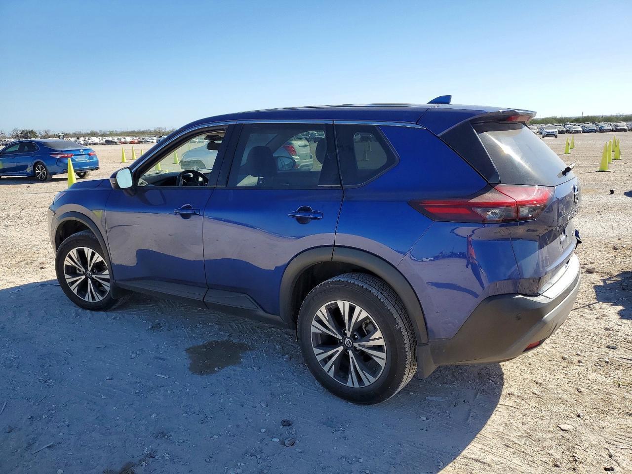 2021 Nissan Rogue Sv - Image 2