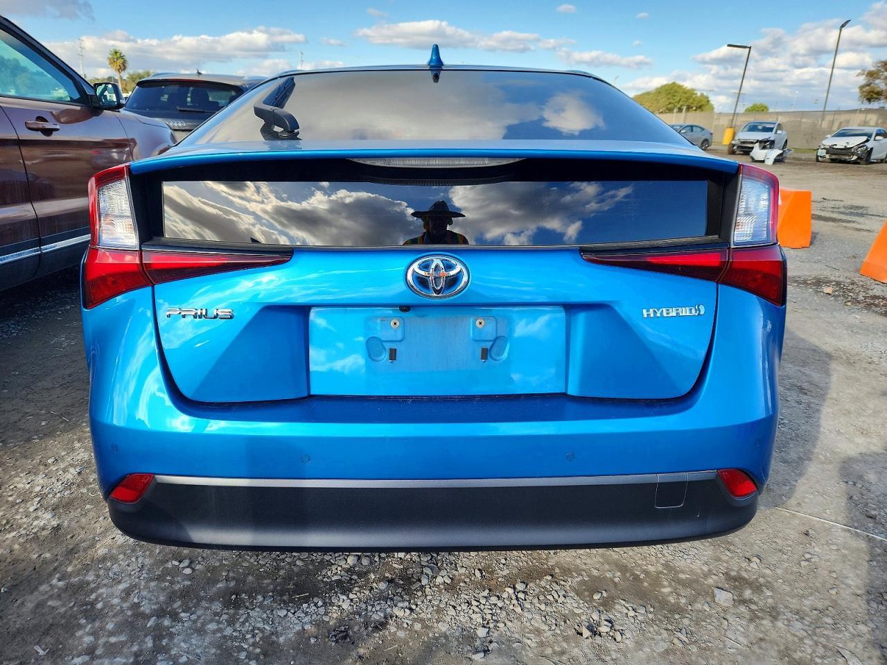 2020 Toyota Prius Le - Image 6